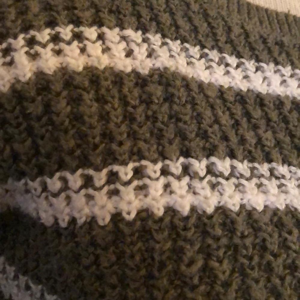 Hollister Green & white knitted sweater - Picture 7 of 8